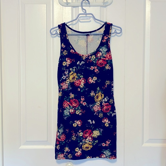 Flattering Casual Floral Mini Dress - Picture 1 of 4